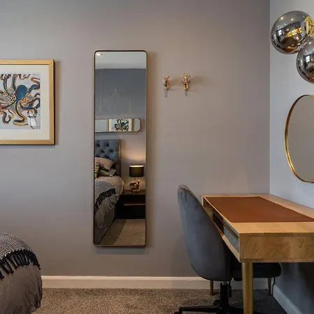 Boutique-hotel Styled Central, Quiet, Quaint Flat Edinburgh