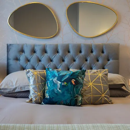 Boutique-hotel Styled Central, Quiet, Quaint Flat Edinburgh