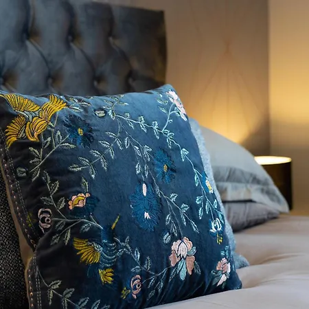 Boutique-hotel Styled Central, Quiet, Quaint Flat * Edinburgh