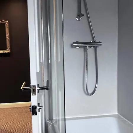 Boutique-hotel Styled Central, Quiet, Quaint Flat Edinburgh