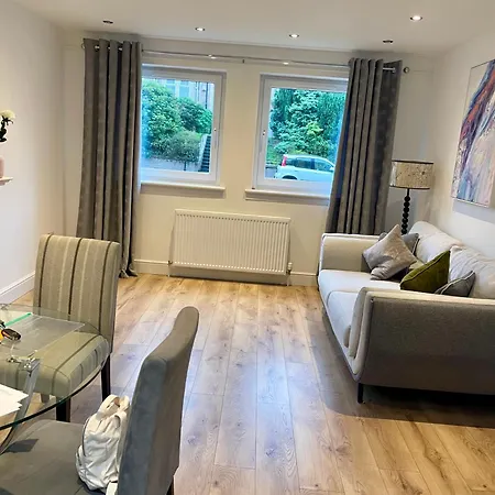 Modern 2-bed Flat In Morningside, * Эдинбург