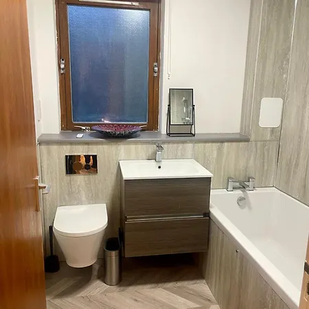 Апартаменты Modern 2-bed Flat In Morningside,