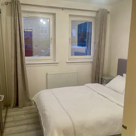 Modern 2-bed Flat In Morningside, Апартаменты Эдинбург