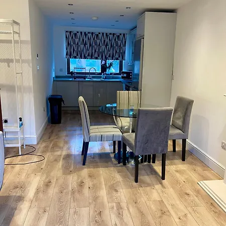 Modern 2-bed Flat In Morningside, Эдинбург