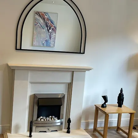 Апартаменты Modern 2-bed Flat In Morningside, *