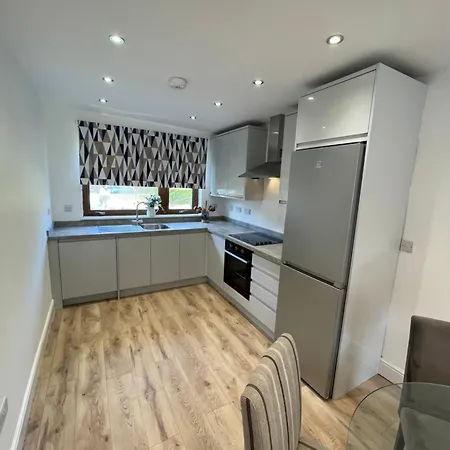 Modern 2-bed Flat In Morningside, Апартаменты Эдинбург