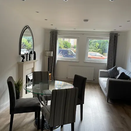 Modern 2-bed Flat In Morningside, * Эдинбург