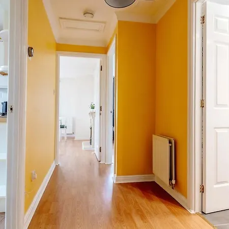 Chic 2-bed Near Centre Sleep 4