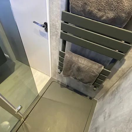 Super Modern 2br With Parking & Fast Wifi