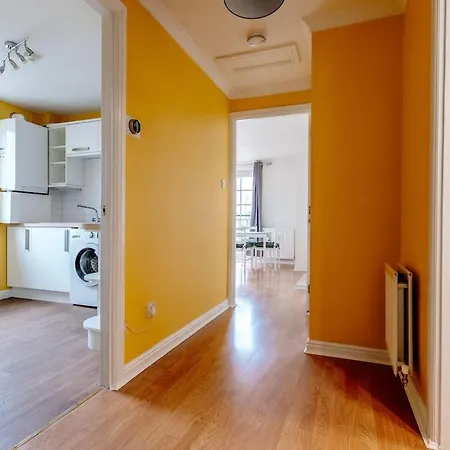 Chic 2-bed Near Centre Sleep 4 *