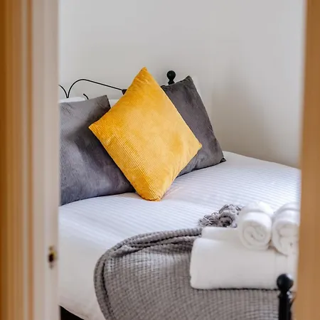 Chic 2-bed Near Centre Sleep 4 *