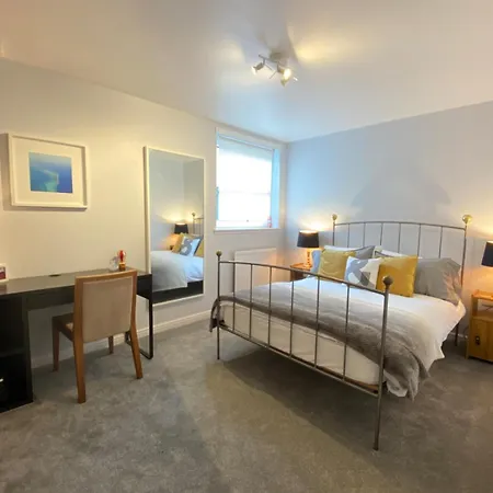 Super Modern 2br With Parking & Fast Wifi * Edinburgh