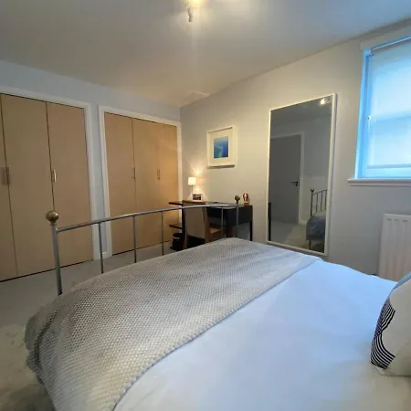Super Modern 2br With Parking & Fast Wifi