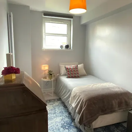Super Modern 2br With Parking & Fast Wifi * Edinburgh