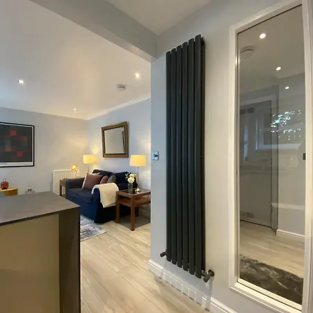 Super Modern 2br With Parking & Fast Wifi
