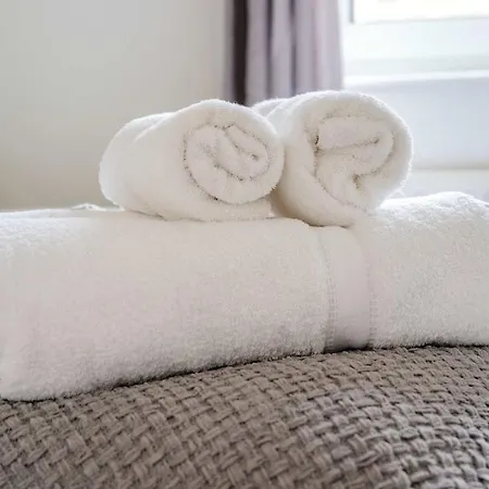 Chic 2-bed Near Centre Sleep 4 *