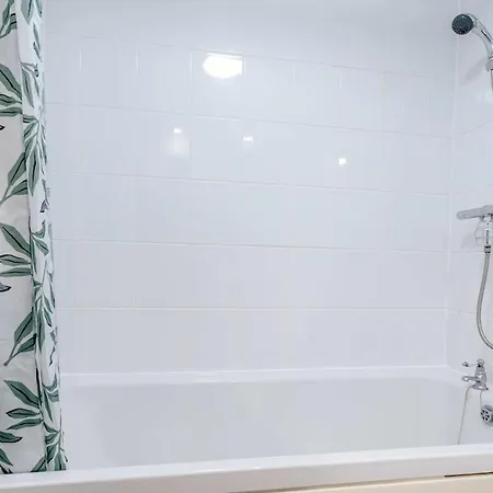 Chic 2-bed Near Centre Sleep 4 *