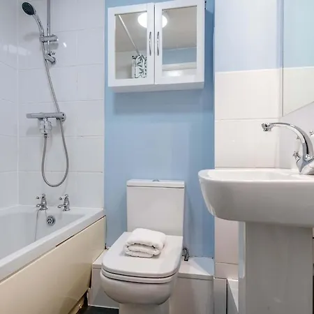 Chic 2-bed Near Centre Sleep 4 Edinburgh