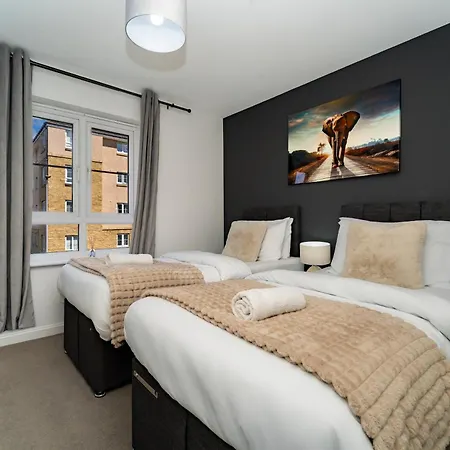 Дом отдыха Spacious 4bed House, 3 Baths, Parking, Sleeps 7 Эдинбург