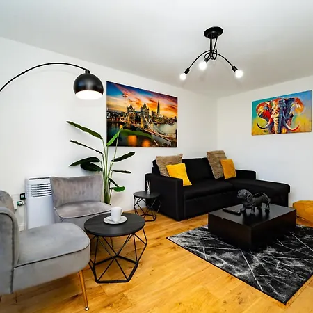 Дом отдыха Spacious 4bed House, 3 Baths, Parking, Sleeps 7