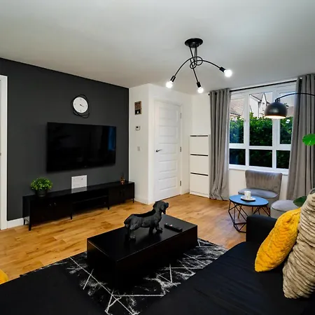 Spacious 4bed House, 3 Baths, Parking, Sleeps 7 * Edinburgh