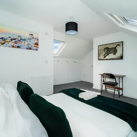 Spacious 4bed House, 3 Baths, Parking, Sleeps 7 Дом отдыха Эдинбург