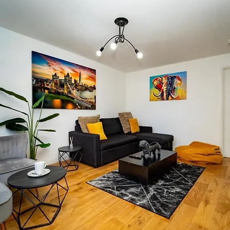 Spacious 4bed House, 3 Baths, Parking, Sleeps 7 Эдинбург