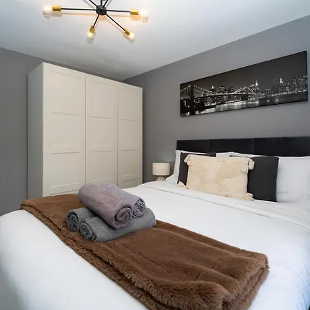 Дом отдыха Spacious 4bed House, 3 Baths, Parking, Sleeps 7 Эдинбург