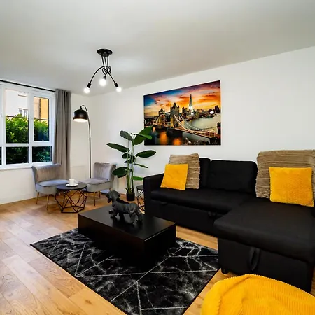 Spacious 4bed House, 3 Baths, Parking, Sleeps 7 * Эдинбург