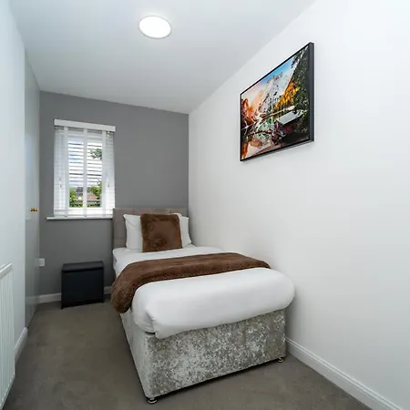 Дом отдыха Spacious 4bed House, 3 Baths, Parking, Sleeps 7 Эдинбург