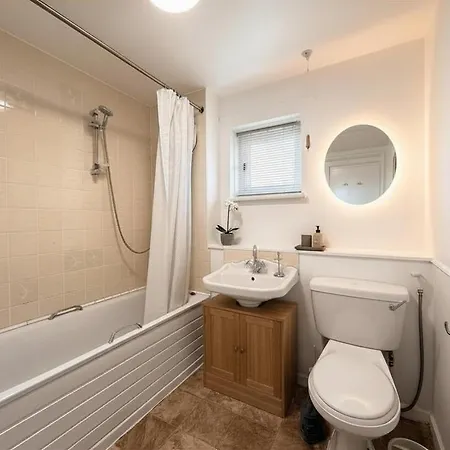 5-beds, 2 Baths, Near Portobello Beach, Sleeps 10