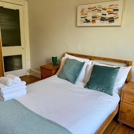 Leafy Marchmont 2-bed Meadows Centre