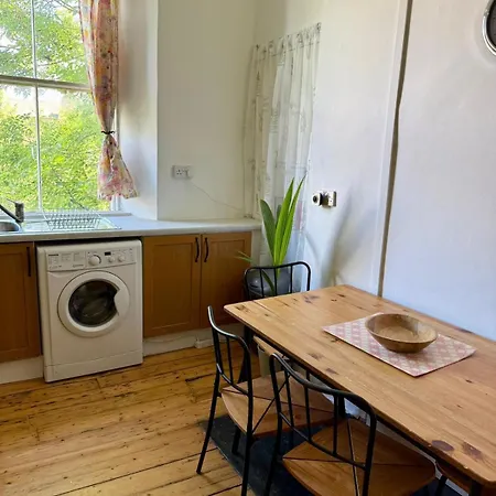 Leafy Marchmont 2-bed Meadows Centre