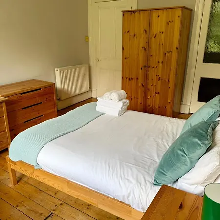 Leafy Marchmont 2-bed Meadows Centre *