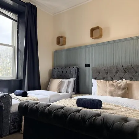 Fountain Park En-suites, 6 Beds, 3 Baths, Cinema, Sleeps 10 * Edinburgh