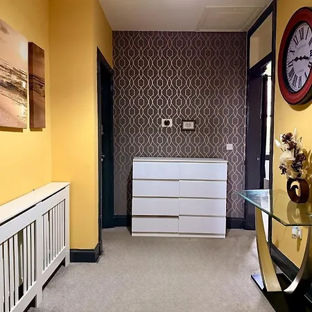 Fountain Park En-suites, 6 Beds, 3 Baths, Cinema, Sleeps 10