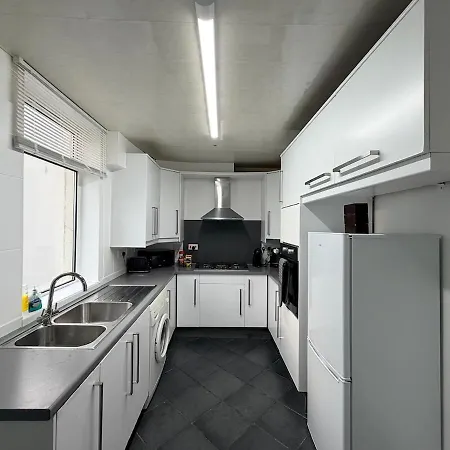Spacious 4-bed House, Minutes From Arthur's Seat