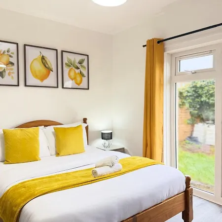 Дом отдыха Spacious 4-bed House, Minutes From Arthur's Seat Эдинбург