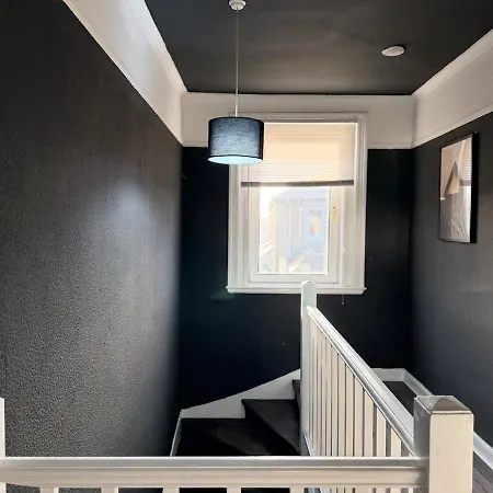 Дом отдыха Spacious 4-bed House, Minutes From Arthur's Seat Эдинбург