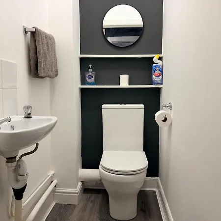 Spacious 4-bed House, Minutes From Arthur's Seat Дом отдыха Эдинбург