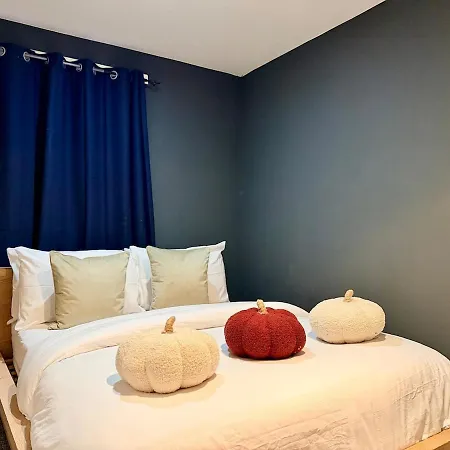 Spacious 4bed Residency, Parking, Sleeps 8 Apartment