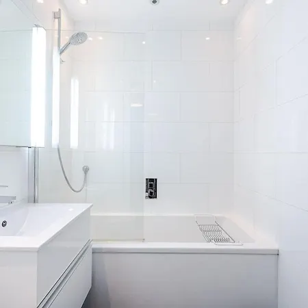 Spacious West End 3br, Sleeps 6, Walkable To Tourist Sites, Buses, And Tram Appartement Edinburgh