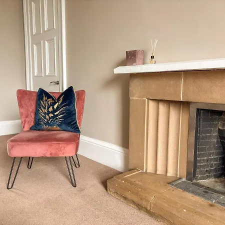 Spacious West End 3br, Sleeps 6, Walkable To Tourist Sites, Buses, And Tram *