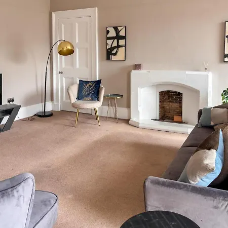 Spacious West End 3br, Sleeps 6, Walkable To Tourist Sites, Buses, And Tram * Edinburgh