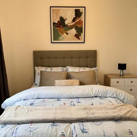 Дом отдыха 10 Min To Airport, House Sleeps 6, Free Parking