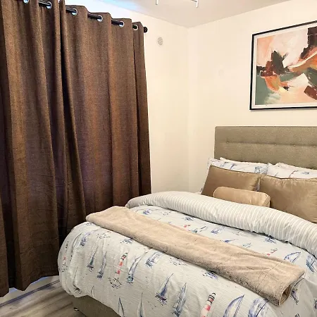 10 Min To Airport, House Sleeps 6, Free Parking Дом отдыха Эдинбург