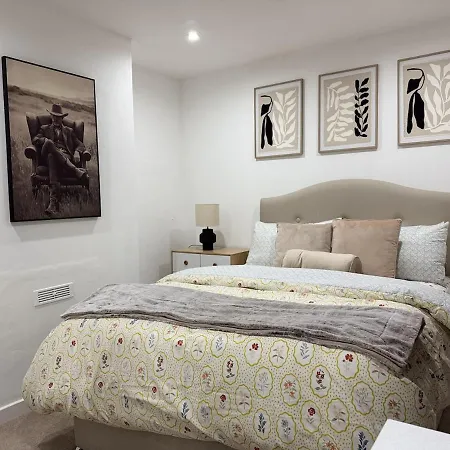 10 Min To Airport, House Sleeps 6, Free Parking Дом отдыха