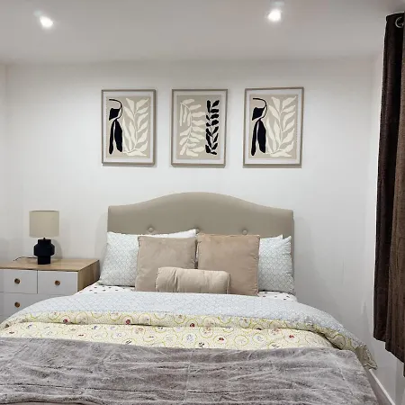 10 Min To Airport, House Sleeps 6, Free Parking * Эдинбург