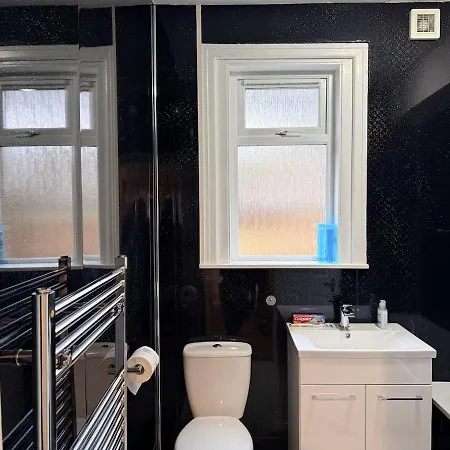 10 Min To Airport, House Sleeps 6, Free Parking Дом отдыха