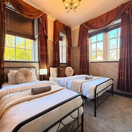 Дом отдыха Grand By Holyrood Park, Sleeps 6